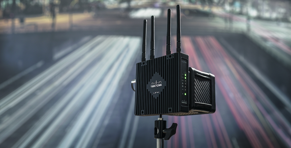 Teradek COLR для беспроводного управления видеокамерами и кросс-конвертации SDI-HDMI сигнала Teradek COLR для беспроводного управления видеокамерами и кросс-конвертации SDI-HDMI сигнала